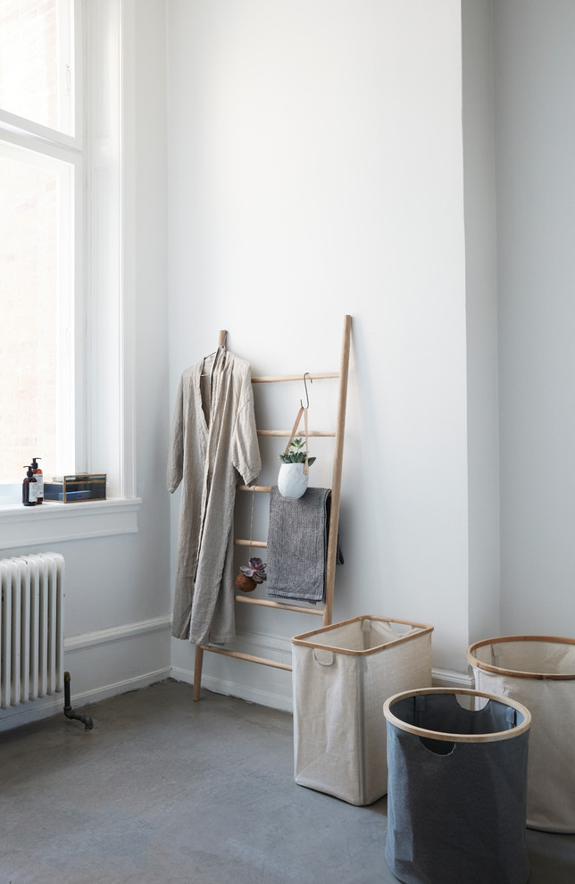 Design ideas for a scandinavian storage and wardrobe in Esbjerg.