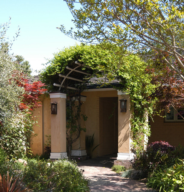 Entry Trellis mediterranean-entrance