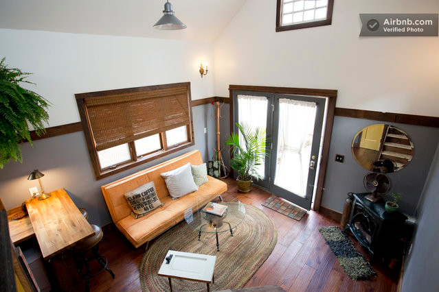 The Rustic Modern Tiny House Eklektisch Wohnbereich