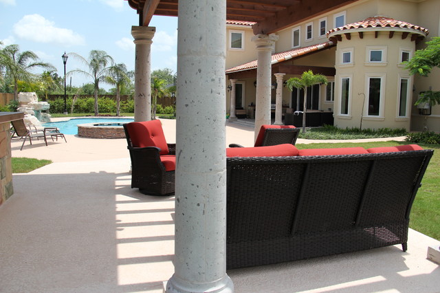 Pool Bar traditional-patio