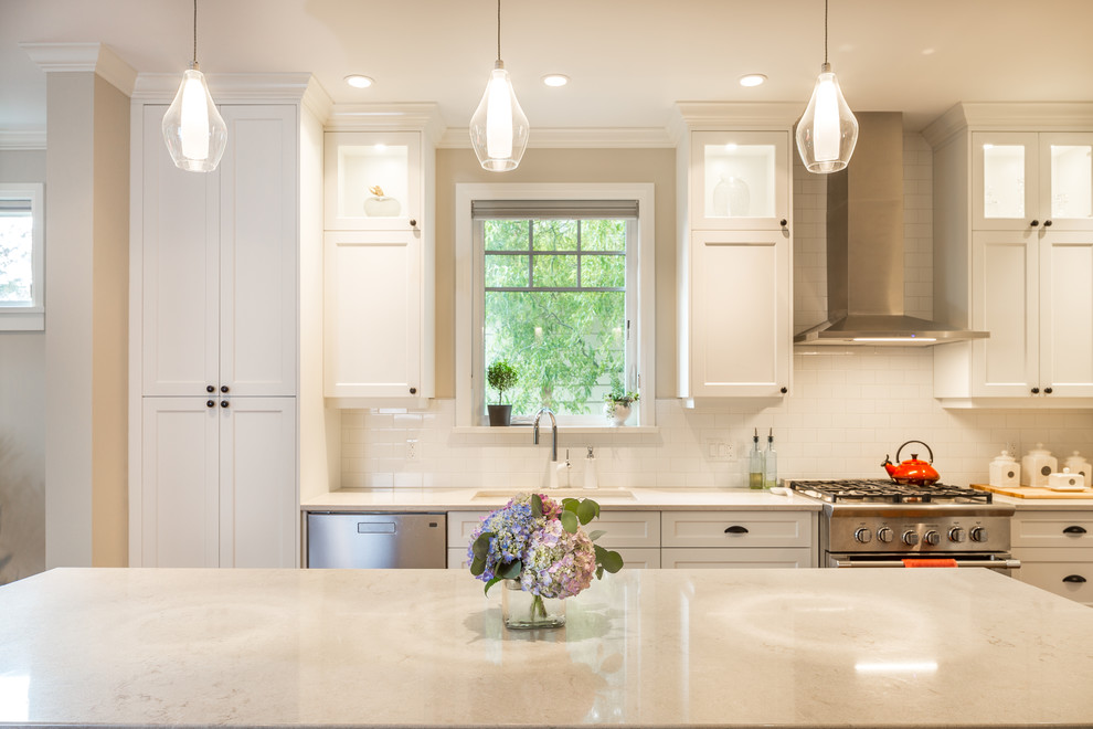 Inspiration for a transitional kitchen remodel in Vancouver