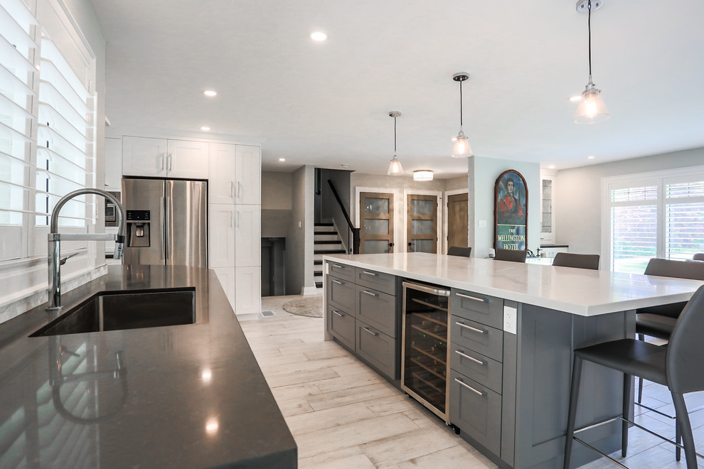 Transitional kitchen photo in Toronto