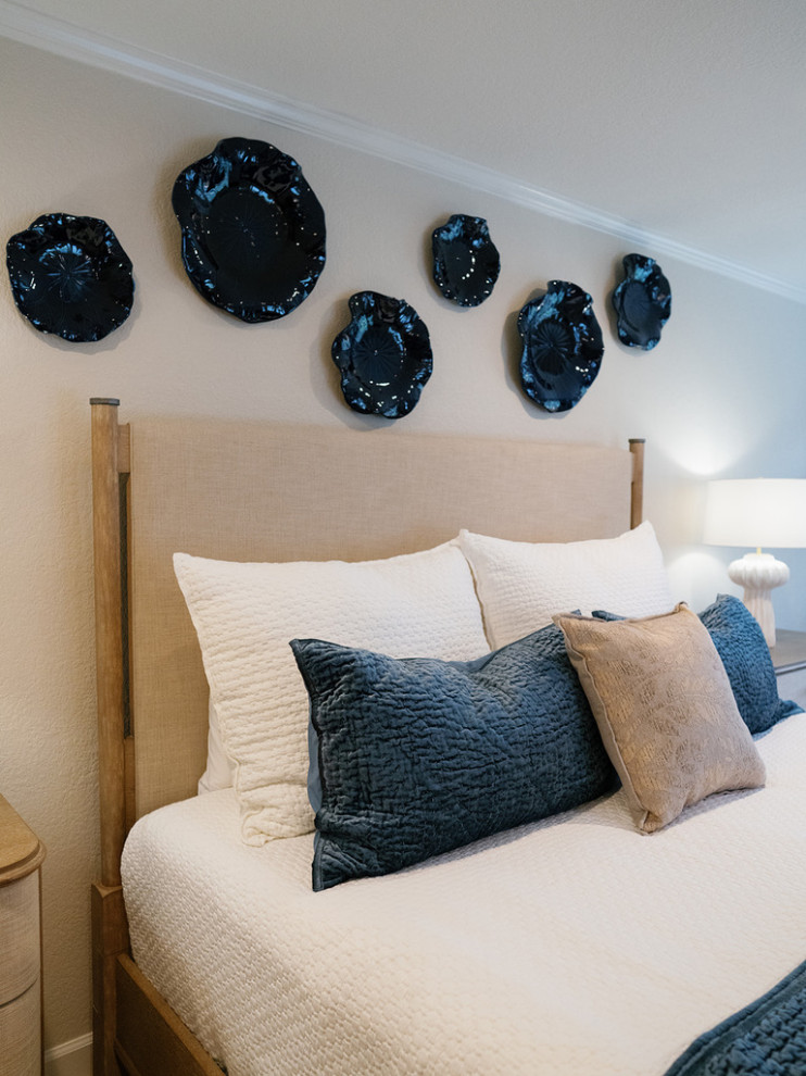 Inspiration for a transitional home design remodel in Dallas