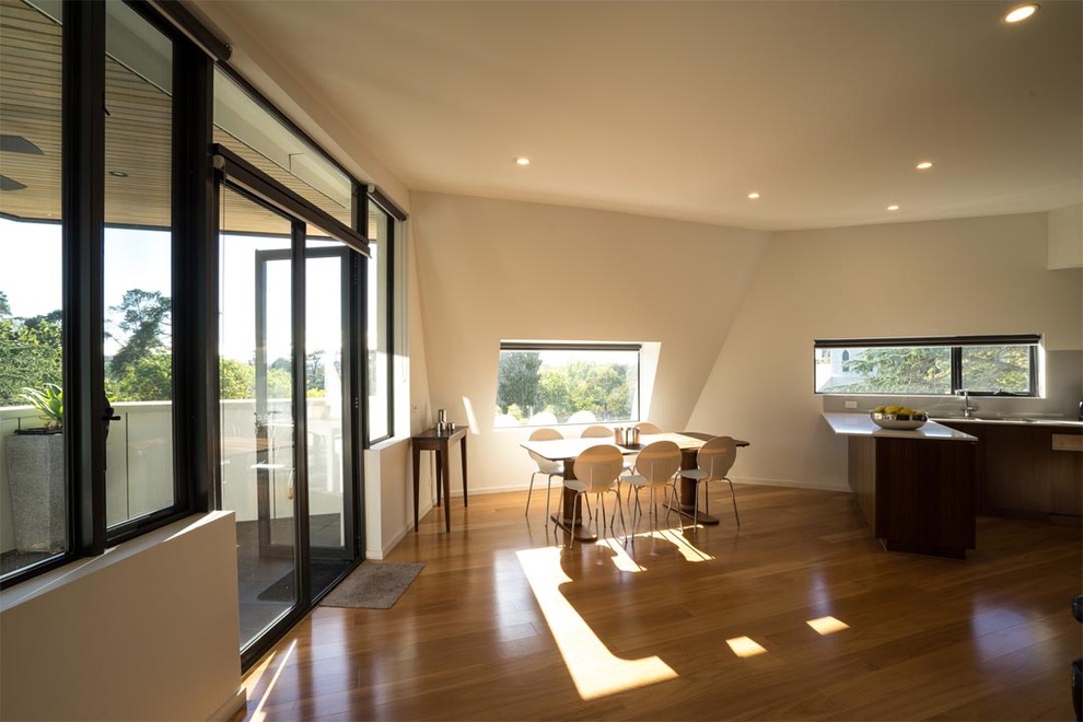 Inspiration for a contemporary dining room in Melbourne.