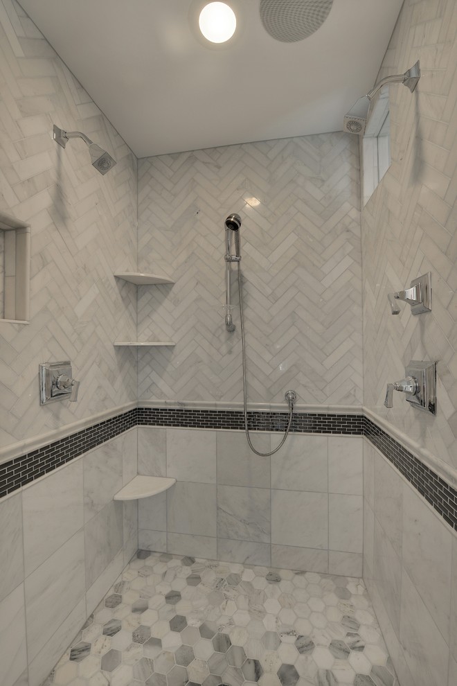 Traditional bathroom in Minneapolis with an alcove shower.