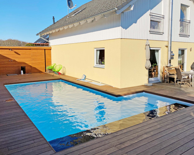 Holzlandschaft moderno-piscina