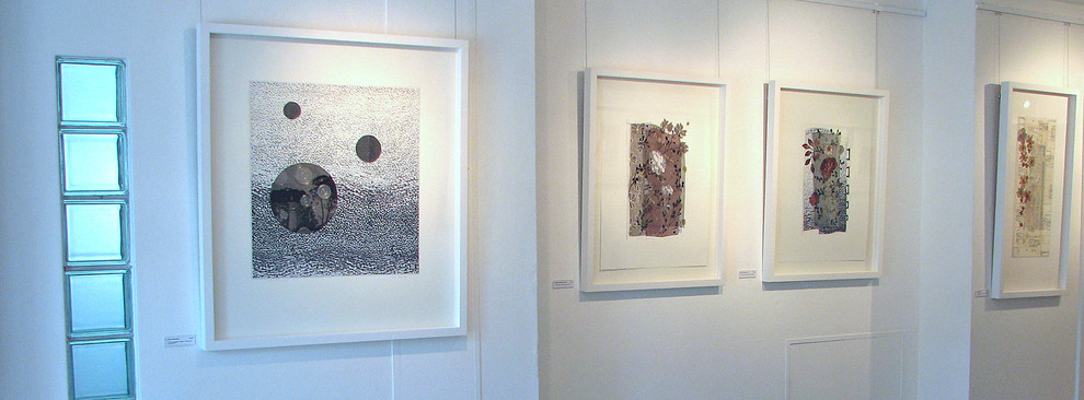 This is an example of a mid-sized contemporary living room in Sydney.