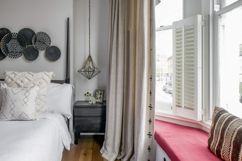 Bespoke White Sliding Door Sprayed Bedroom Wardrobe