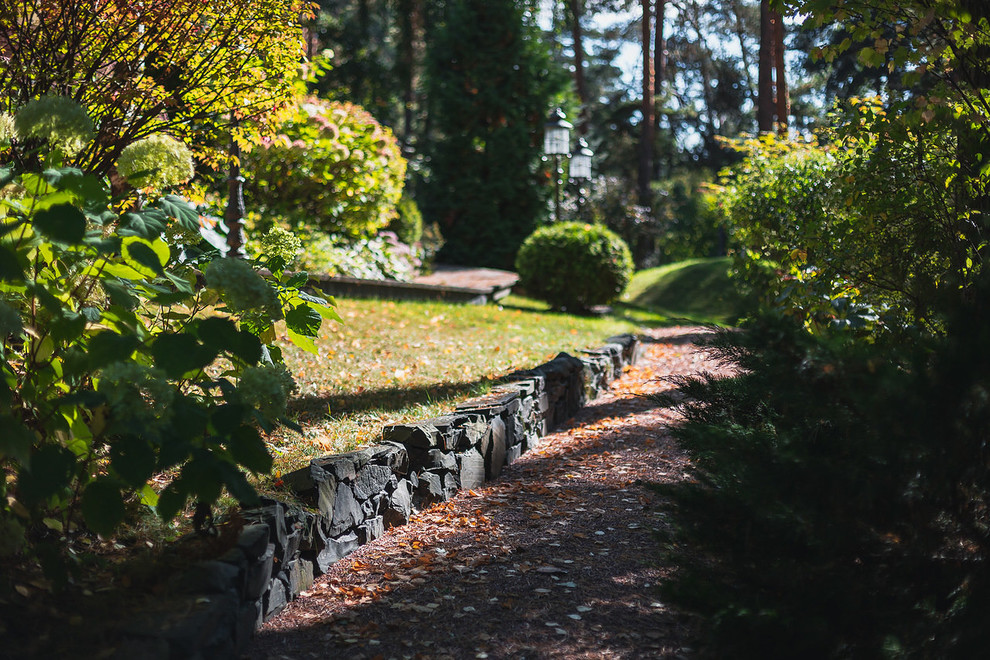 Сад в лесу в Московской области