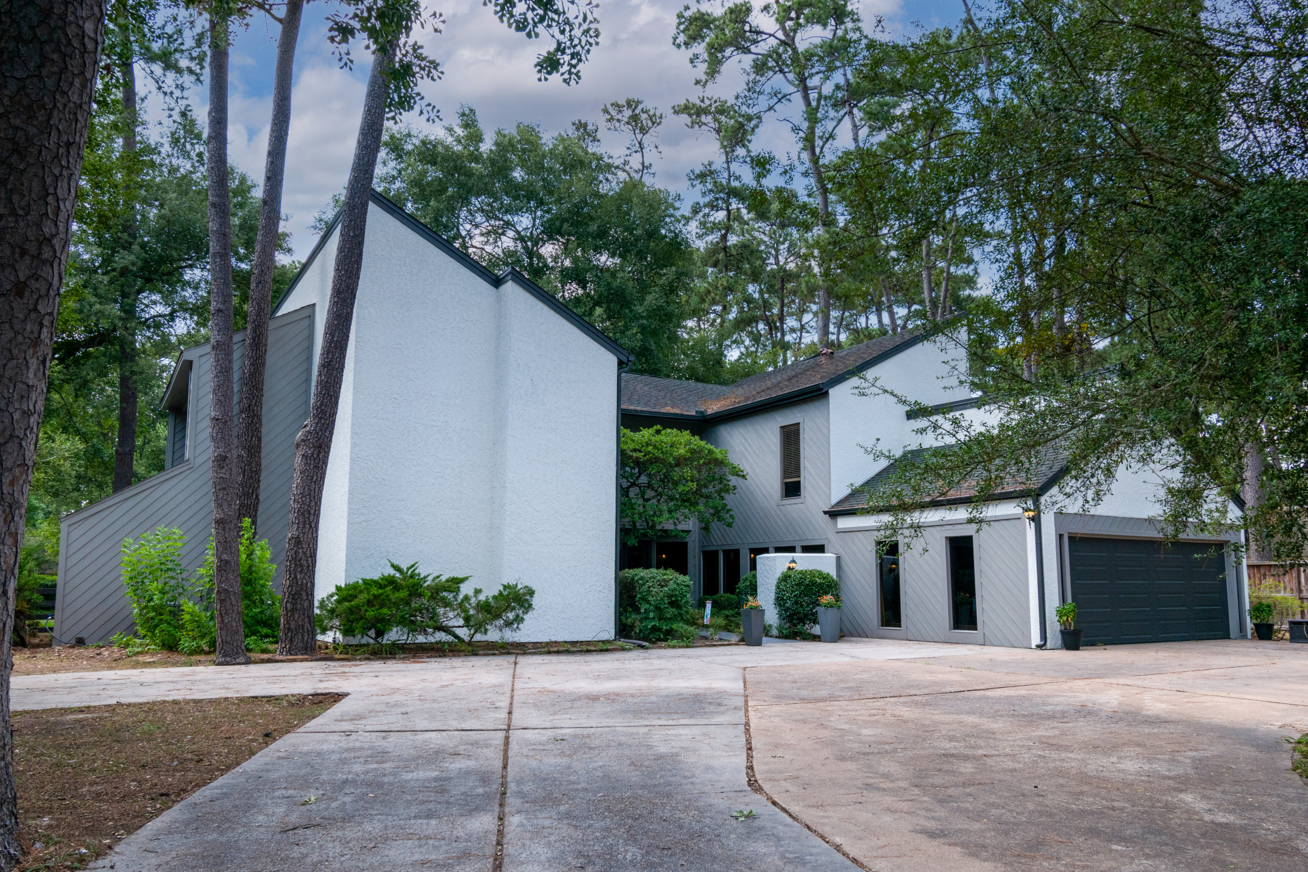 Contemporary Reside with Hardie Custom Colonial