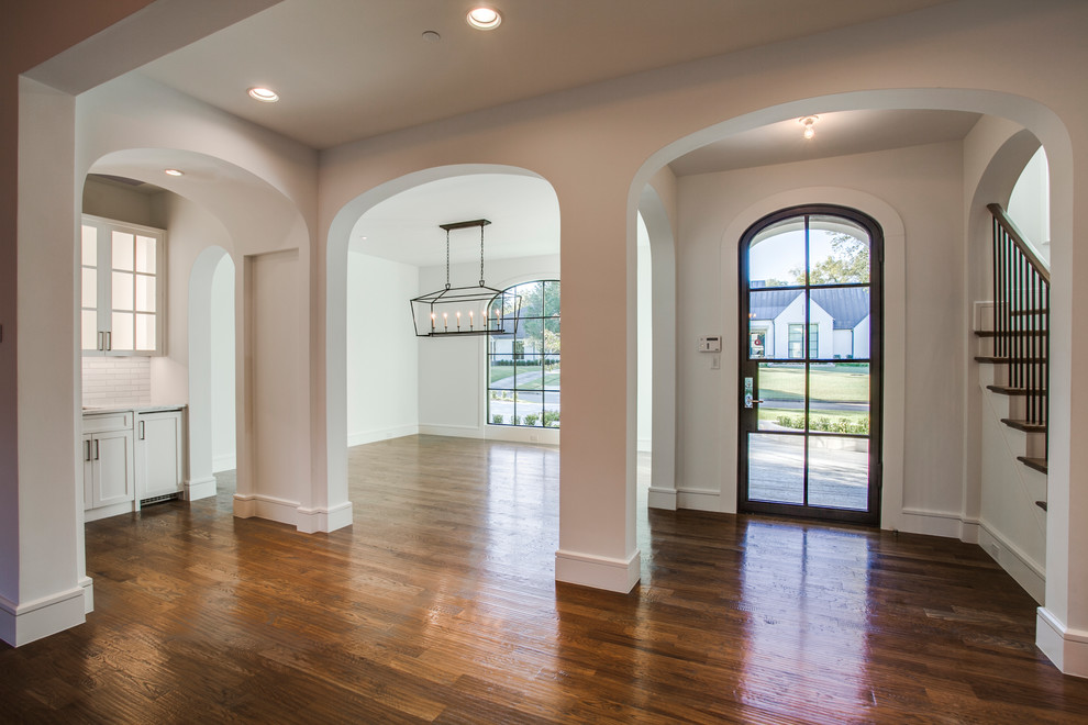 Inspiration for a transitional home design remodel in Dallas