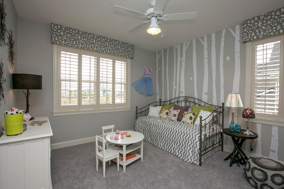 This is an example of a transitional kids' playroom in Columbus.