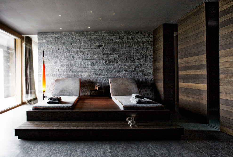 Inspiration for a large country home gym in Munich with grey walls.