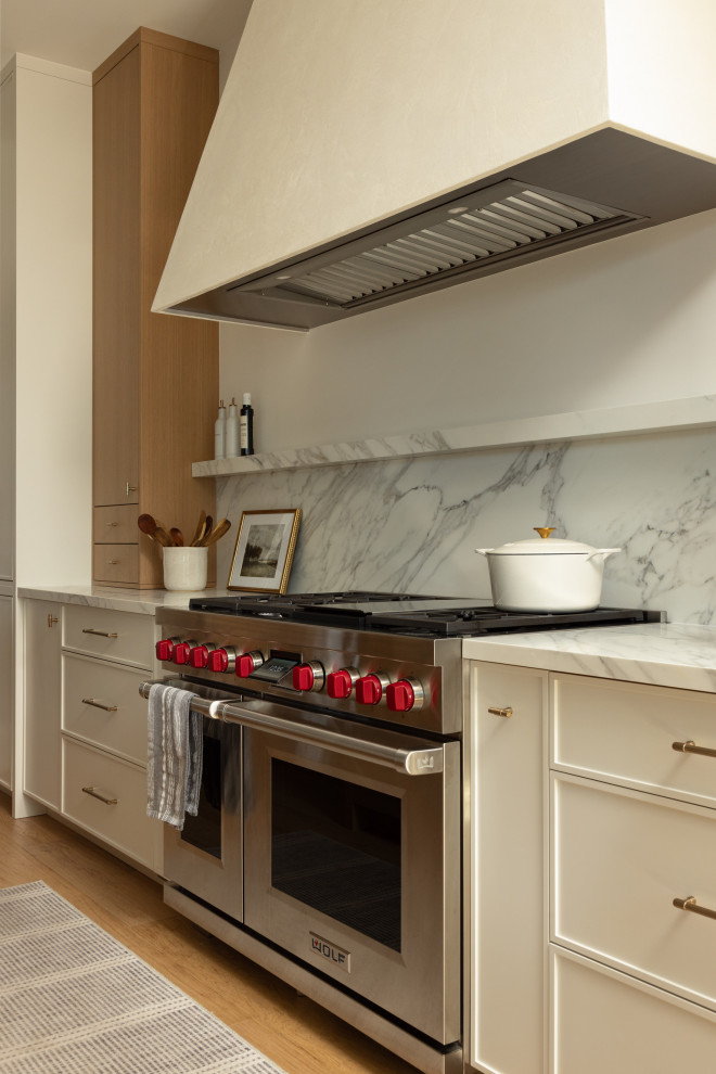 Inspiration for a transitional kitchen remodel in Toronto