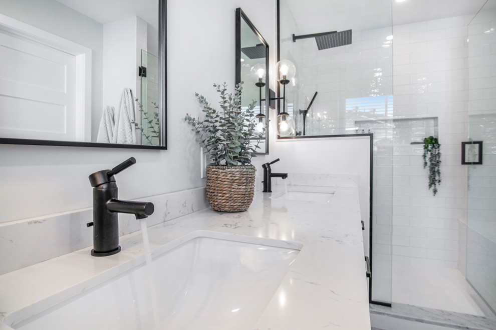 Liska Ensuite Reno Project Modern Bathroom Toronto by Maddie