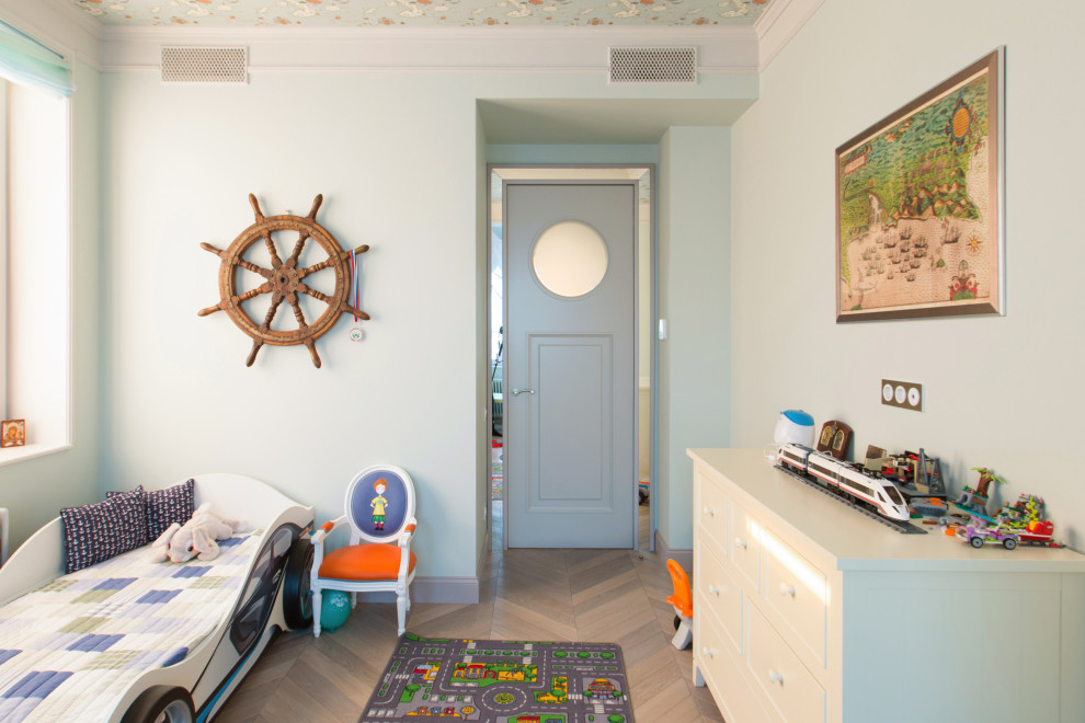 Photo of a mid-sized beach style kids' room in Moscow with white walls.