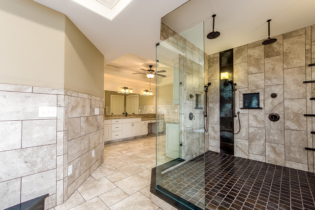 Example of a transitional home design design in Columbus