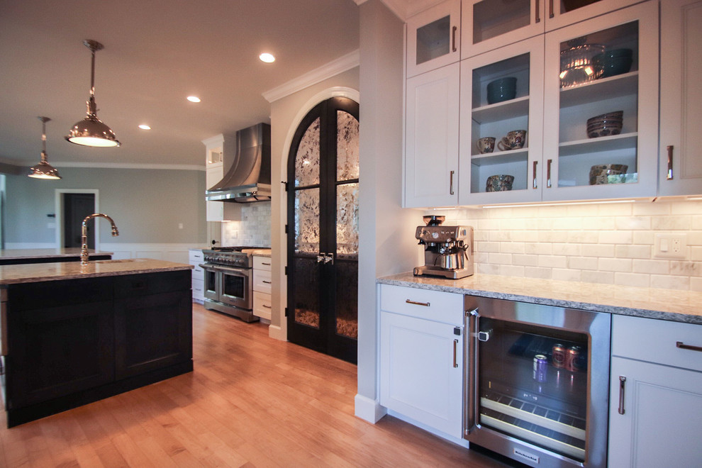 Example of a transitional kitchen design in DC Metro