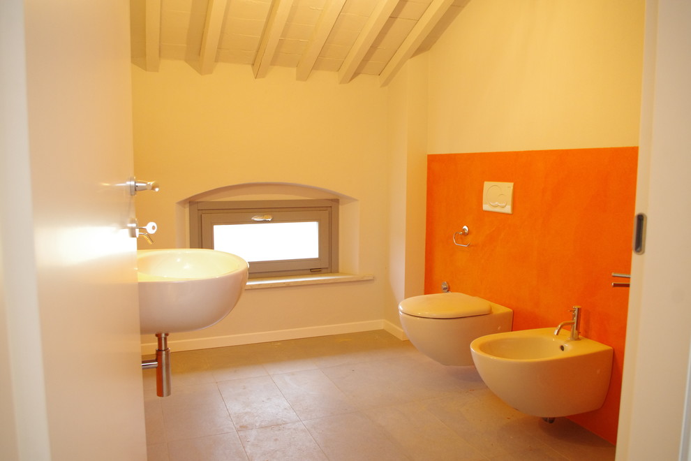 Inspiration for a modern bathroom in Florence.
