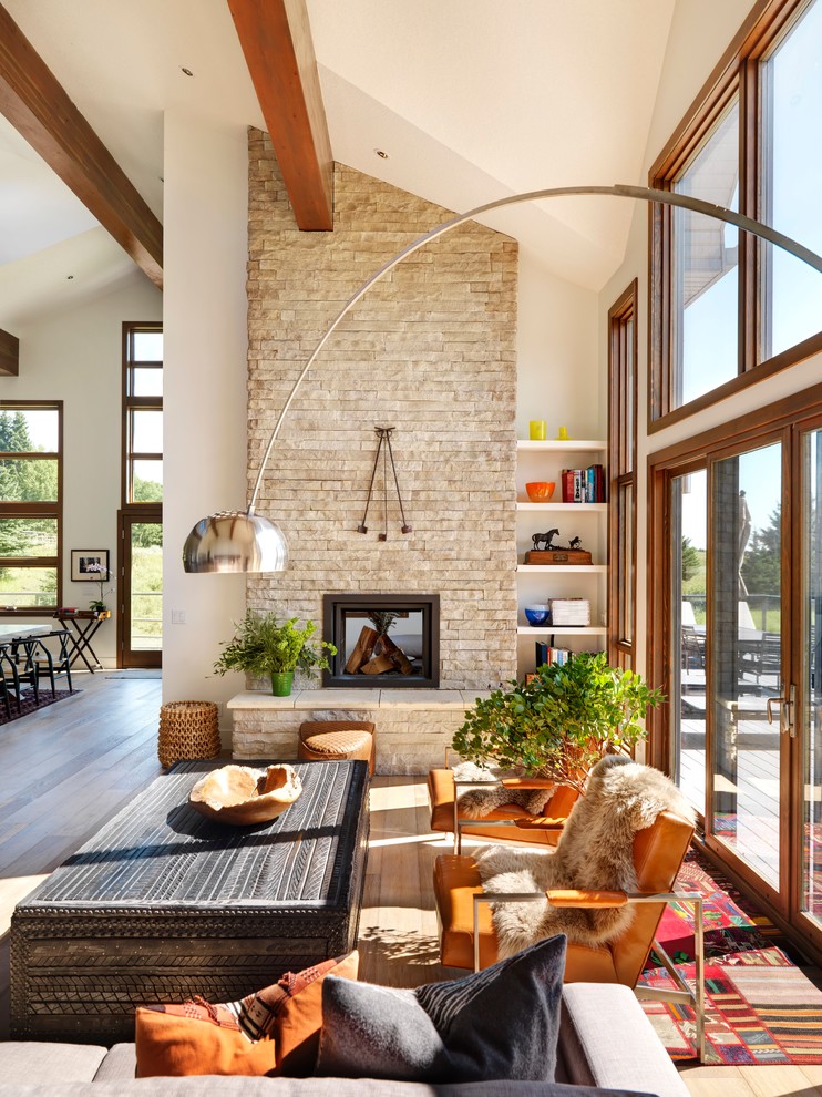 modern ranch - Farmhouse - Family Room - Calgary - by elena del bucchia