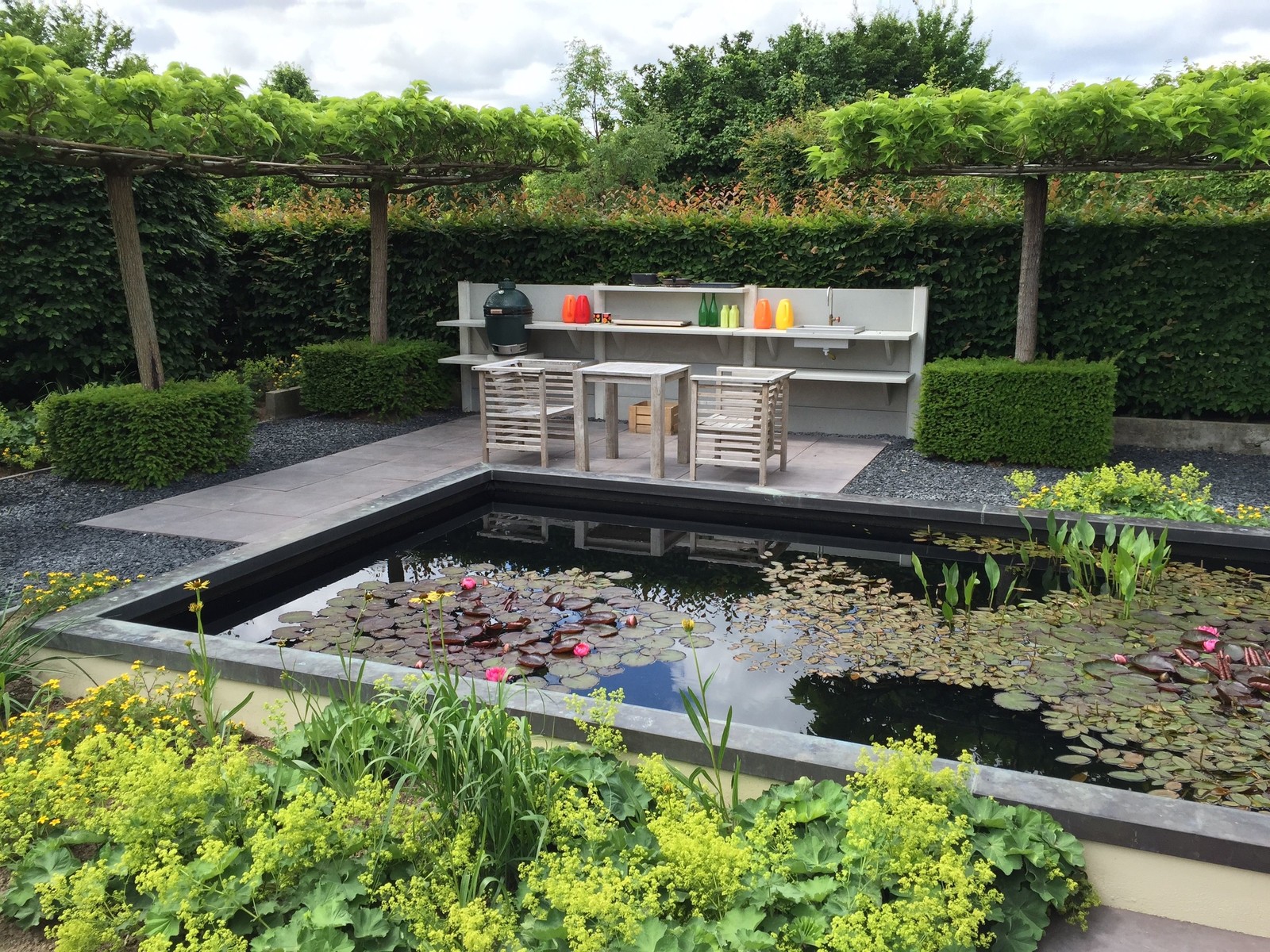 Примеры барбекю зон в загородном доме