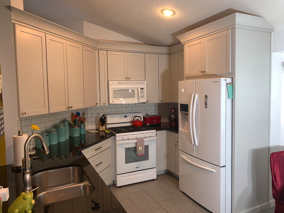 Small transitional u-shaped ceramic tile eat-in kitchen photo in Orlando with an undermount sink, shaker cabinets, gray cabinets, granite countertops, subway tile backsplash and no island