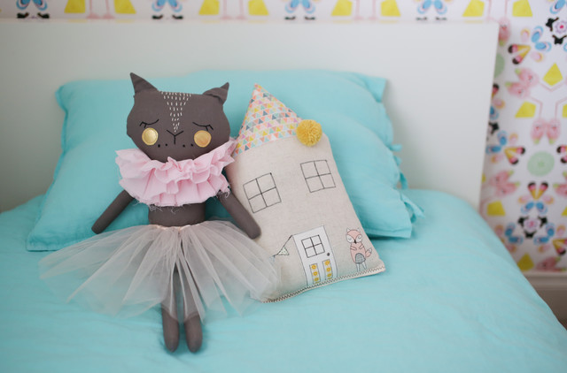 Scarlett's Bedroom eclectic-kids
