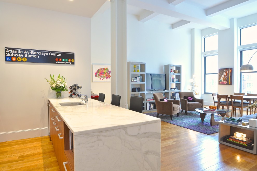 Home design - mid-sized transitional home design idea in New York
