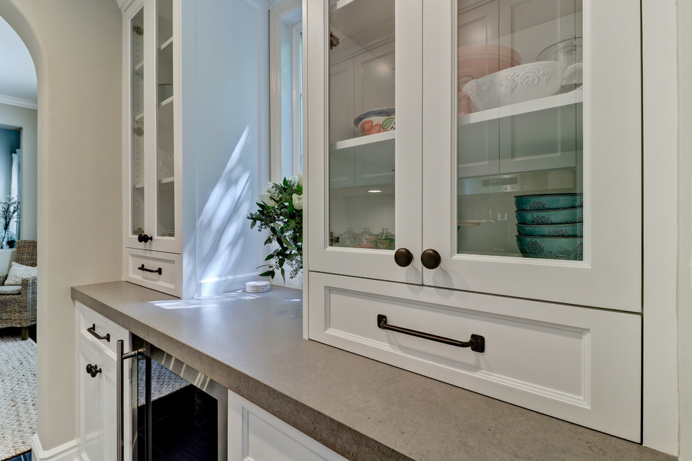 Home design - transitional home design idea in Orange County