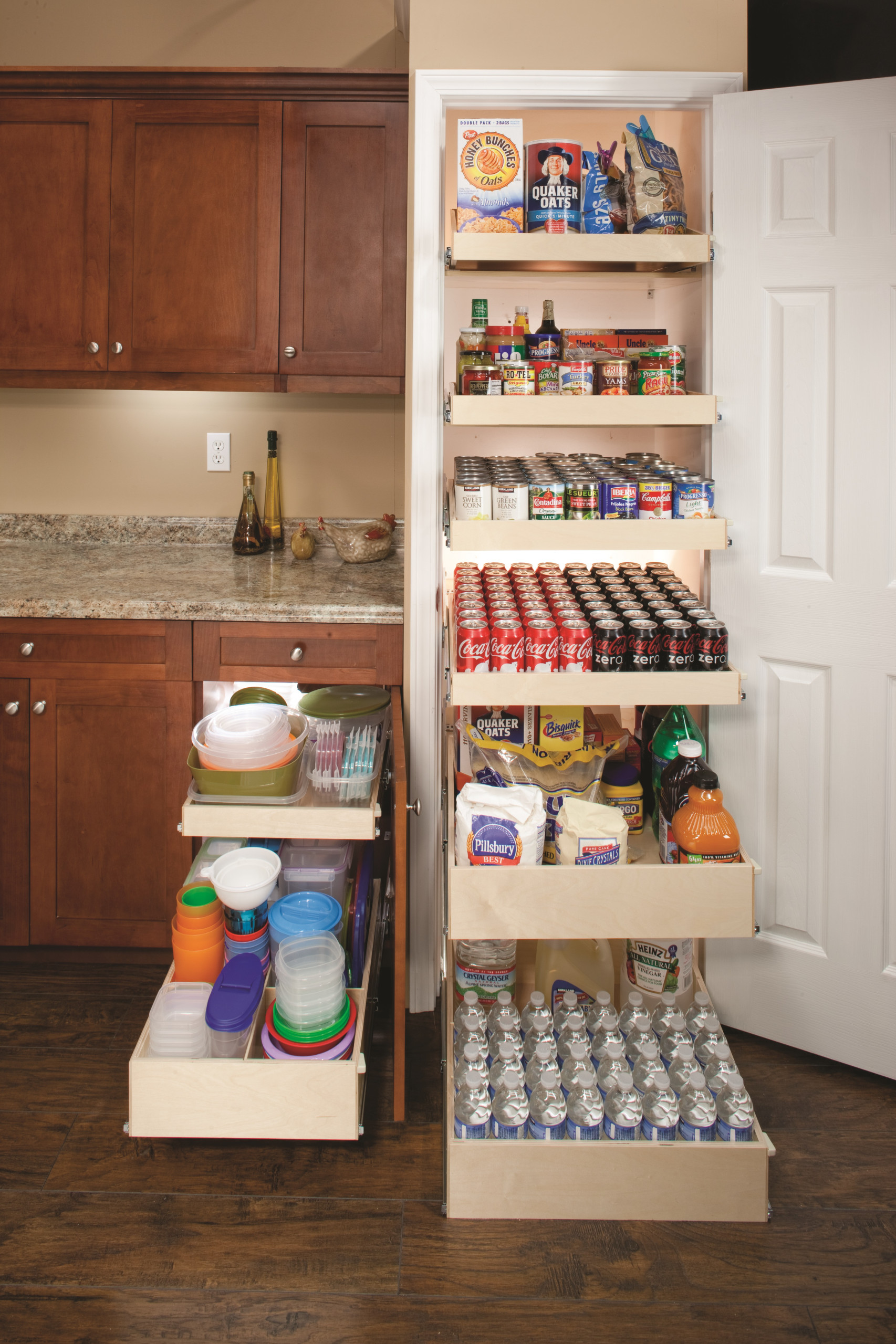 Kitchen Organization - Pull Out Shelves in Pantry - Remodelando la