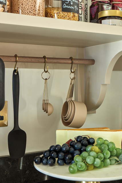 Kitchen Walk-in Pantry traditional-kitchen