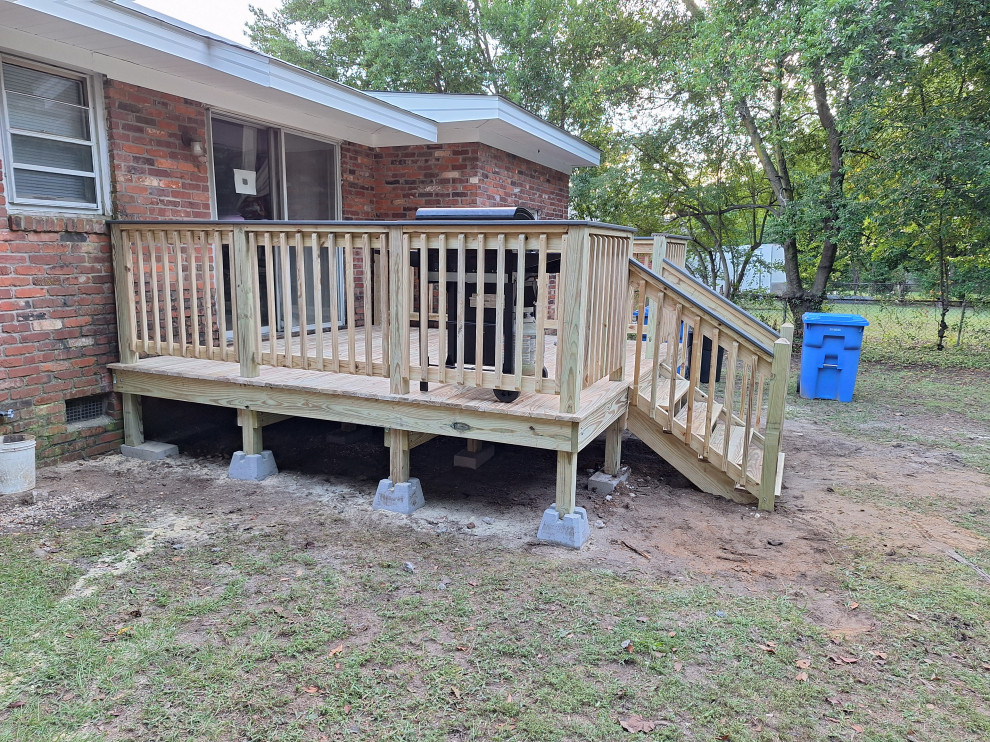 Deck with composite railing