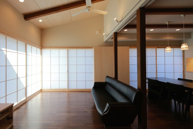 鴨江の家 moderno-salon