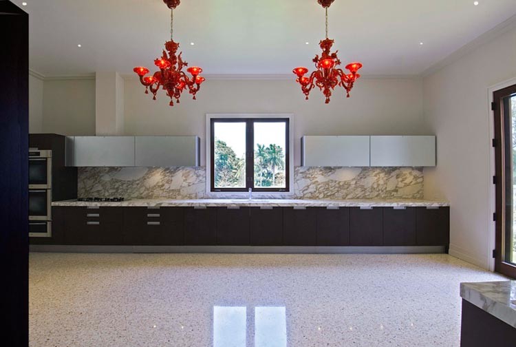 Kitchen - kitchen idea in Miami