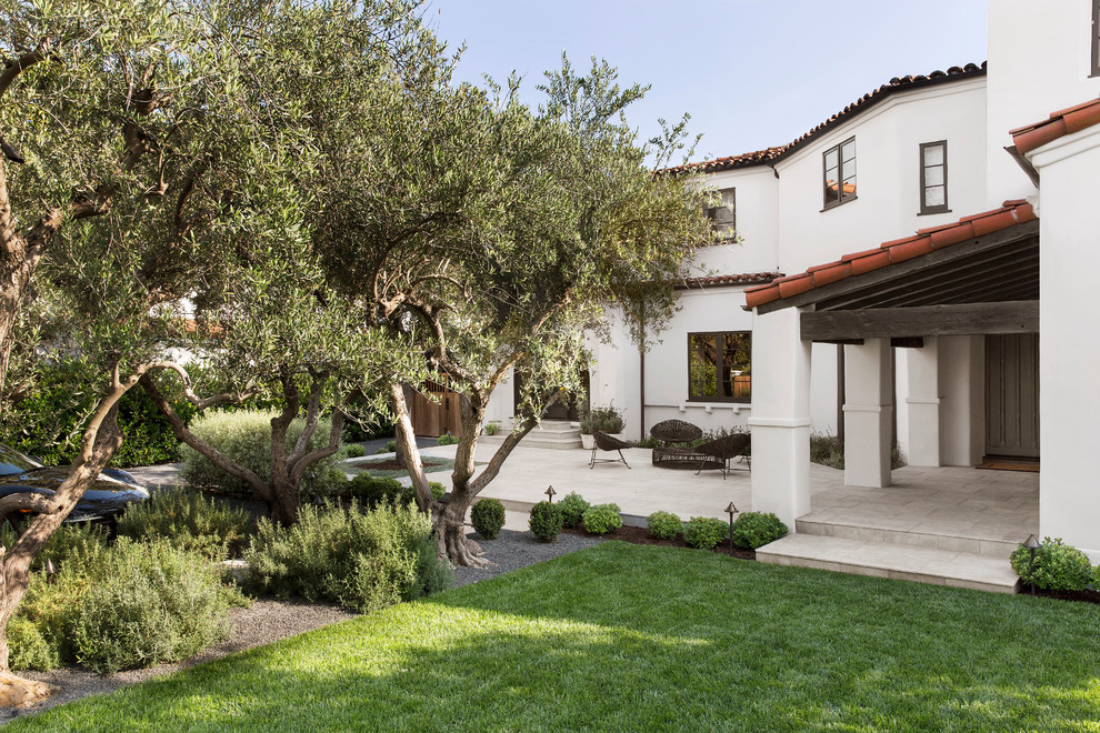 This is an example of a mediterranean home design in Los Angeles.