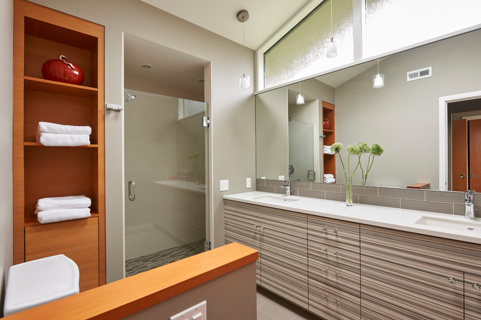 Mid-sized midcentury master bathroom in Seattle with flat-panel cabinets, beige cabinets, an alcove shower, gray tile, ceramic floors, an undermount sink, beige floor, a hinged shower door and white benchtops.