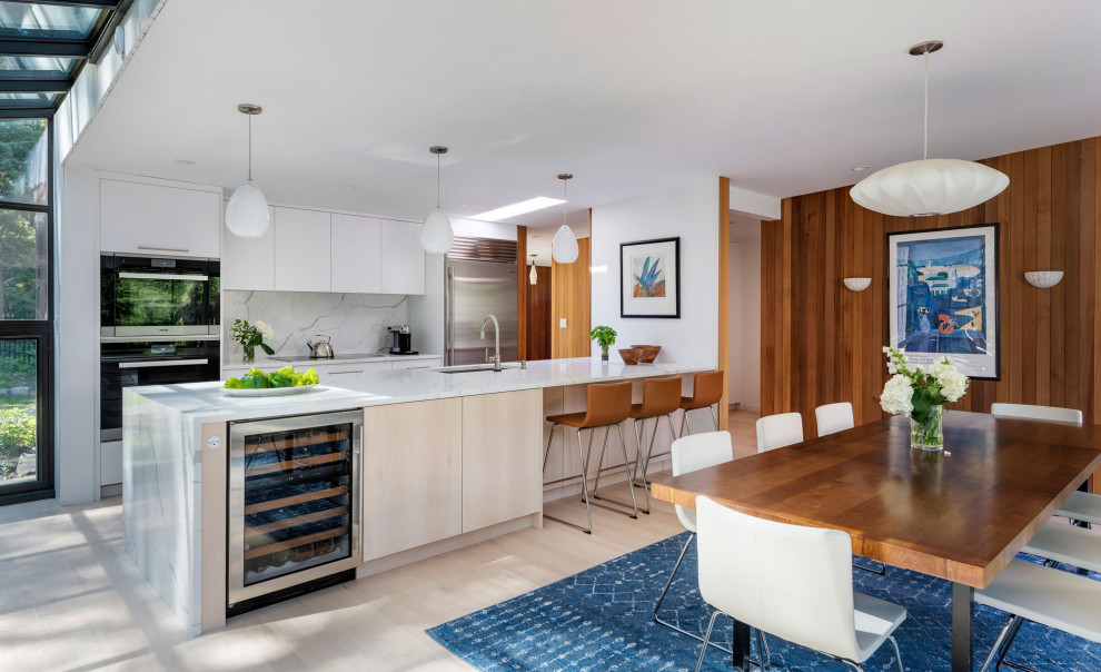 Inspiration for a mid-century modern light wood floor and beige floor eat-in kitchen remodel in Boston with quartz countertops and quartz backsplash