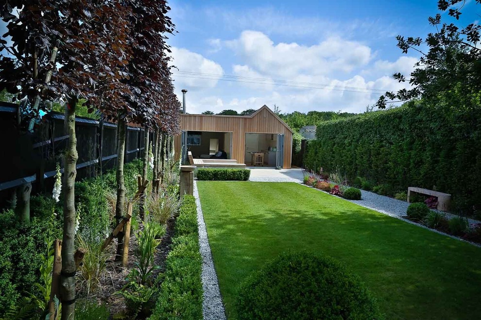 Photo of a contemporary home in Buckinghamshire.