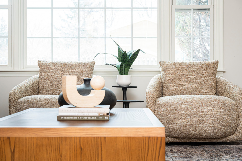 Transitional home design photo in Indianapolis