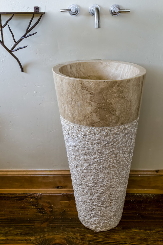 Bathroom - rustic bathroom idea