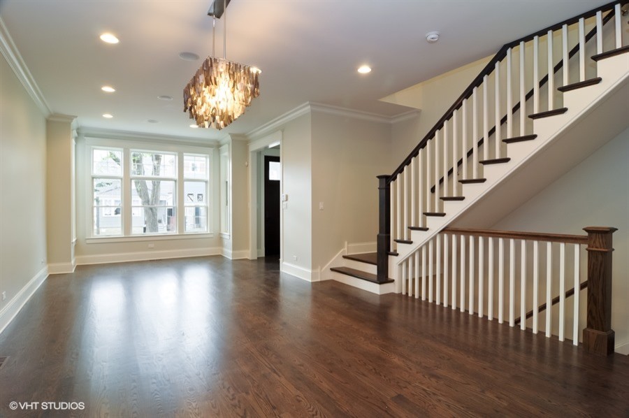 Example of a transitional home design design in Chicago