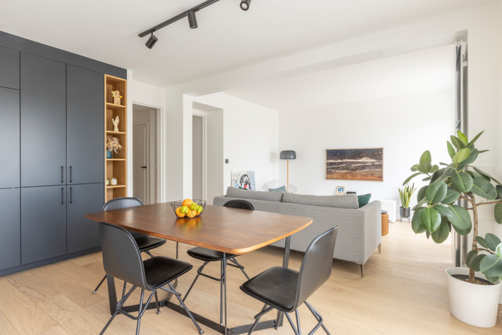 Large trendy l-shaped terrazzo floor open concept kitchen photo in Paris with black cabinets, quartzite countertops, white backsplash, quartz backsplash and white countertops