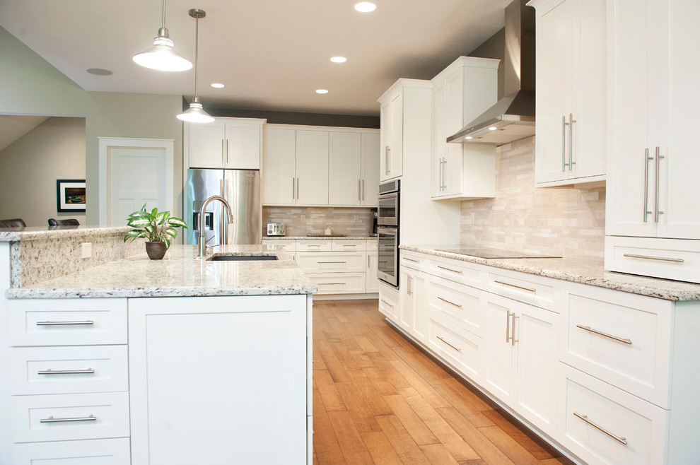 Kitchen - transitional kitchen idea