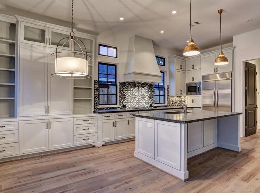 Inspiration for a large traditional kitchen in Houston.