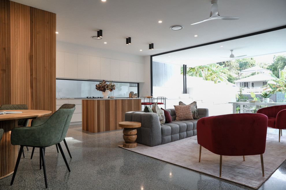 Immagine di un grande soggiorno contemporaneo aperto con pareti bianche, pavimento in cemento e pavimento grigio