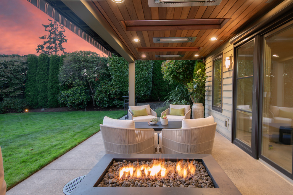Design ideas for a large contemporary deck in Seattle.