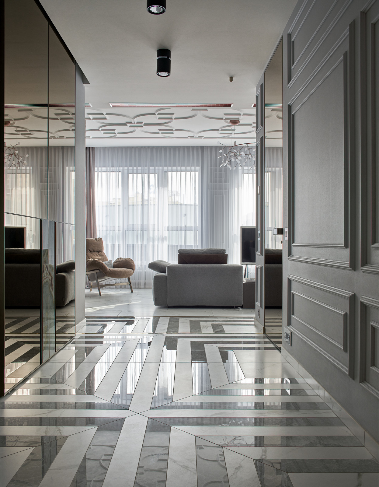 Прихожая, вид на гостиную