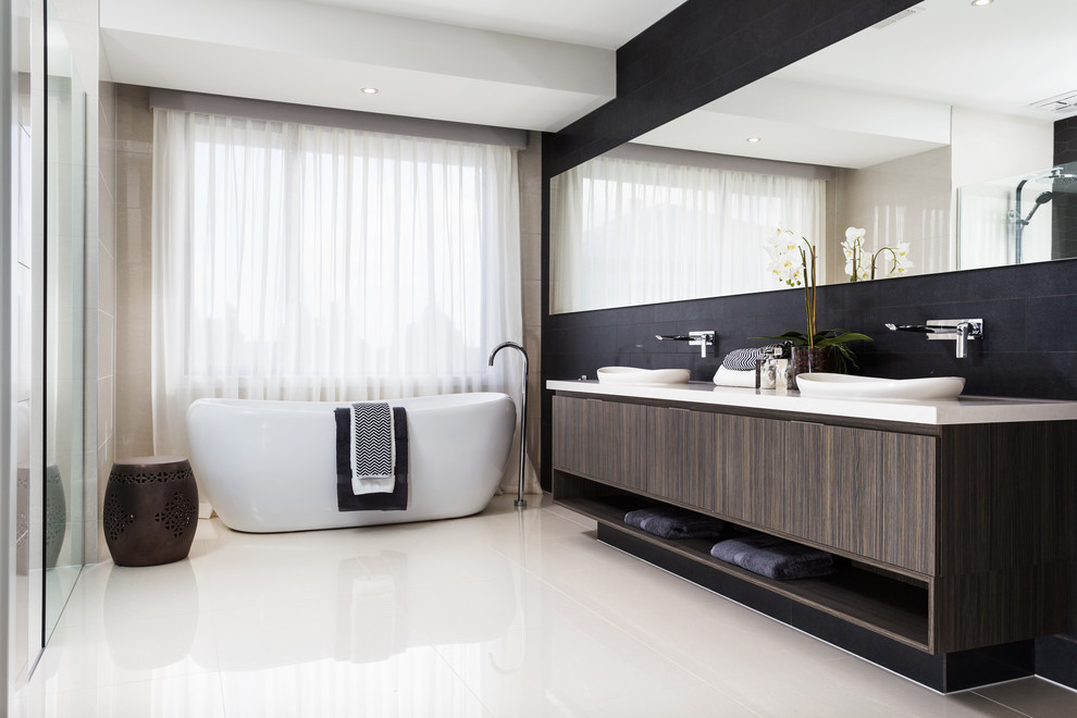 Design ideas for a contemporary bathroom in Melbourne.