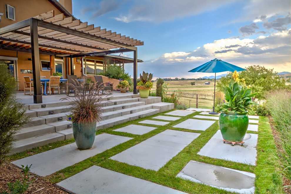 Home design - contemporary home design idea in Denver