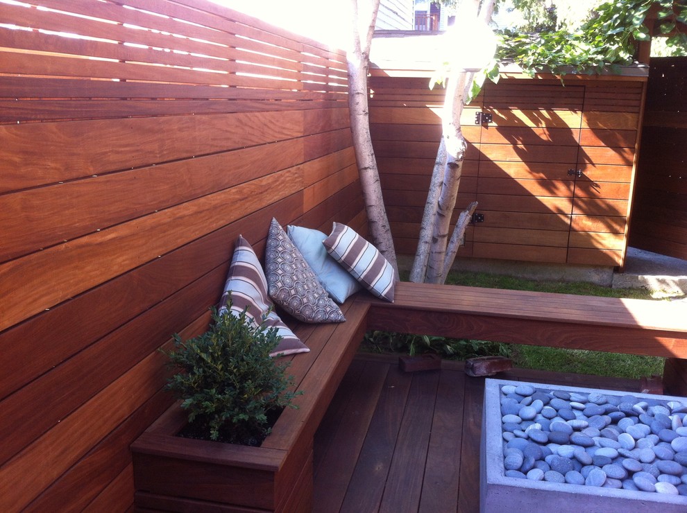 This is an example of a mid-sized contemporary backyard deck in Toronto.